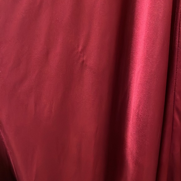 NWT La Femme size 4 red satin v-neck formal gown - Picture 12 of 12